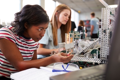 Black female high schooler in science camp